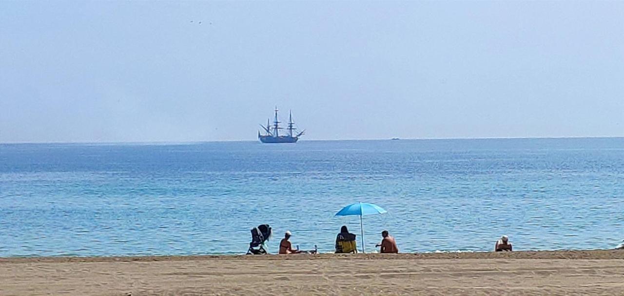 On The Beach! Frente Al Paseo Maritimo, Parking Y Piscina Malaga Ngoại thất bức ảnh