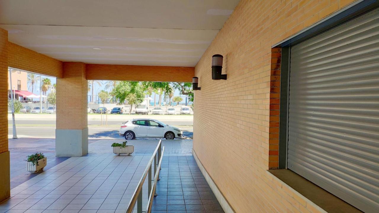 On The Beach! Frente Al Paseo Maritimo, Parking Y Piscina Malaga Ngoại thất bức ảnh